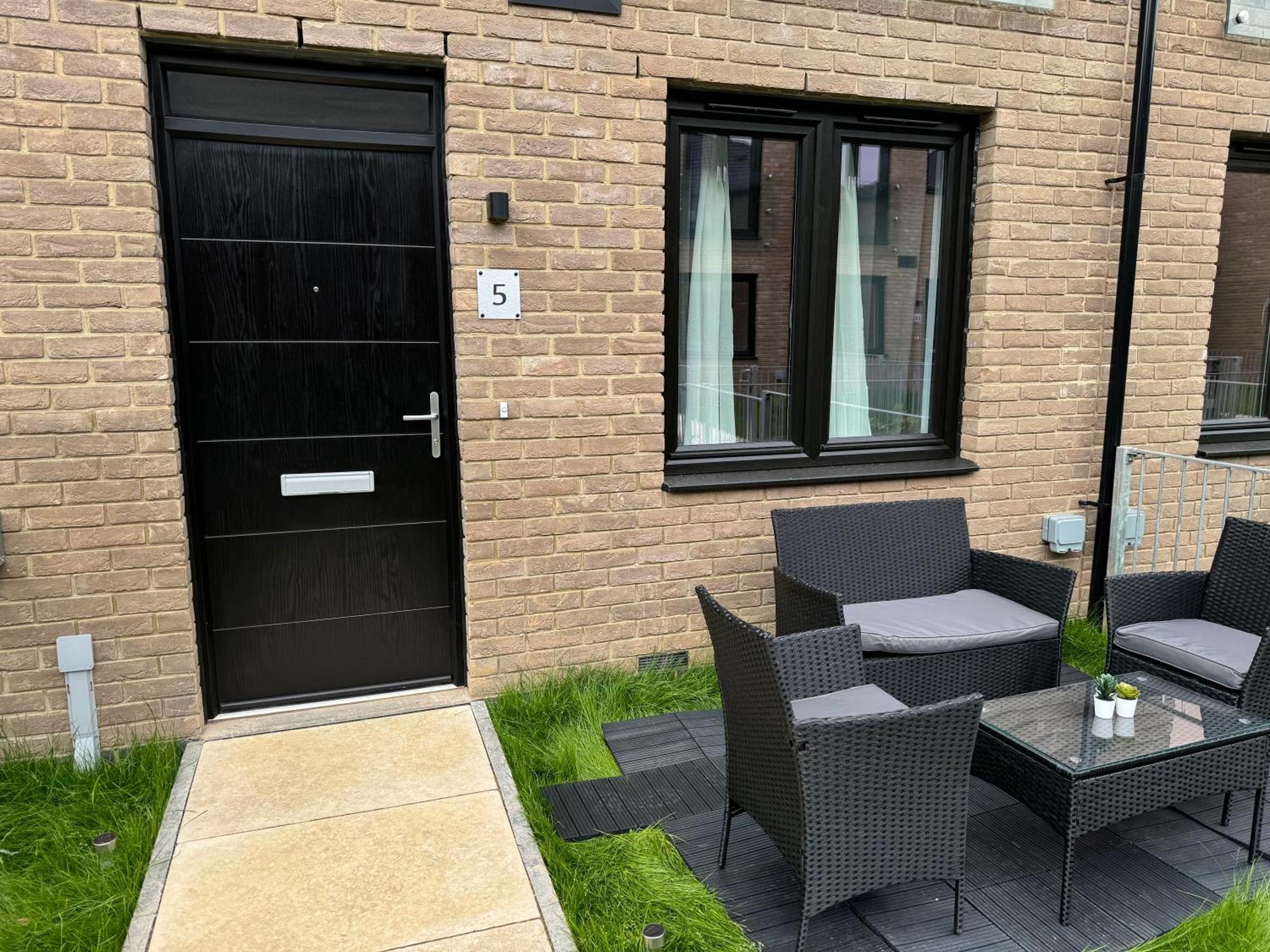 Apartment Brand New Flat 5 With Free Parking And Fast Wifi